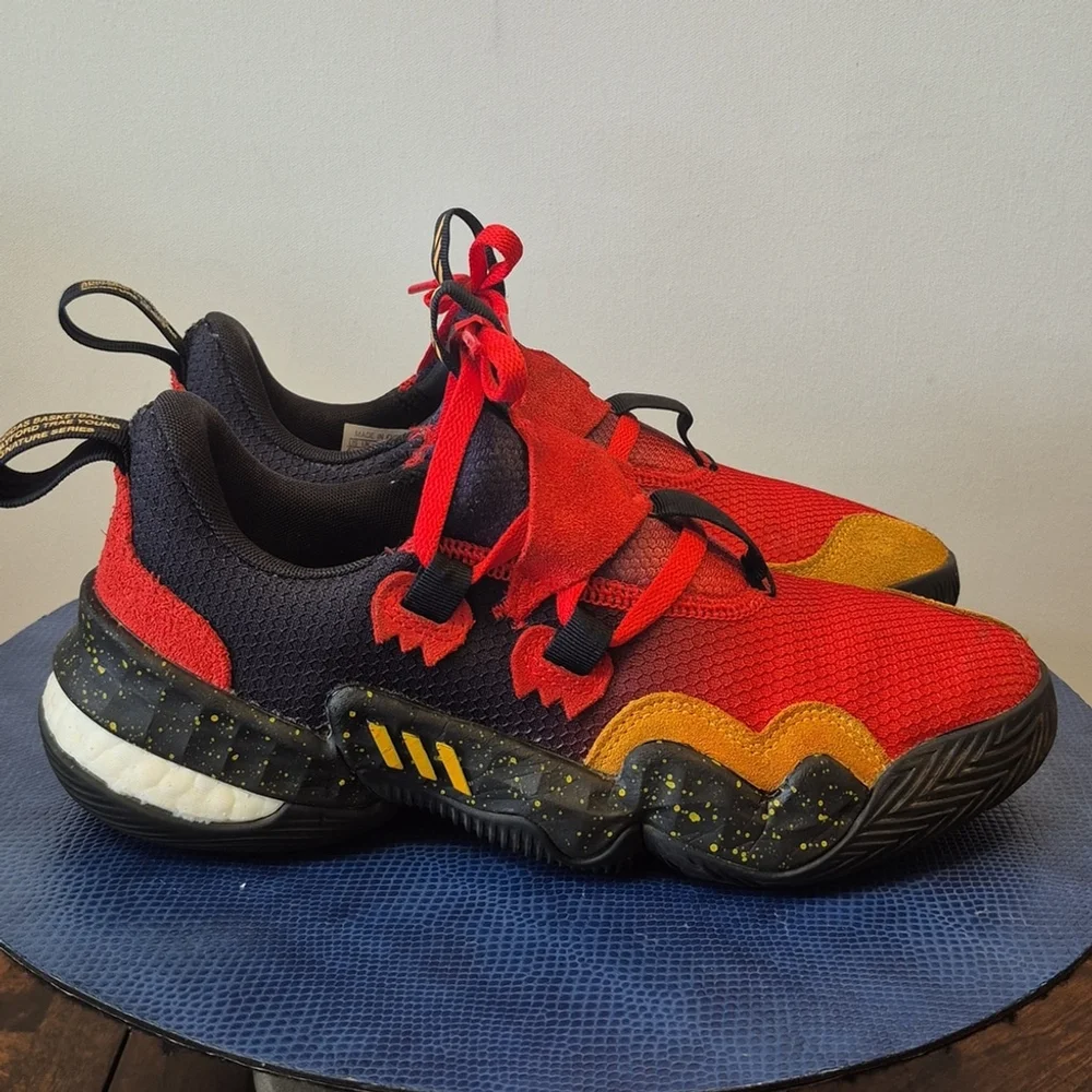 Adidas Basketball TraeYoung Signature Series ShoesMens sz.6.5/wmn sz 8.5 (#1764)